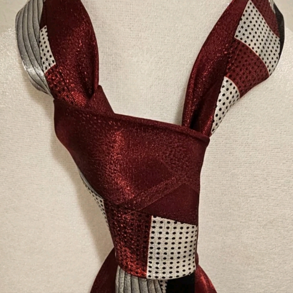 Hansom Red Geometric Tie